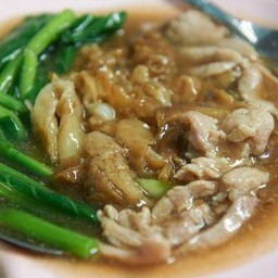 ราดหน้าหมูหมัก