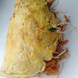 ผัดไทยวุ้นเส้นห่อไข่