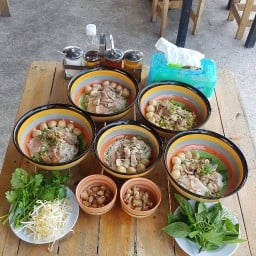 ก๋วยเตี๋ยวเรือรีสอร์ท