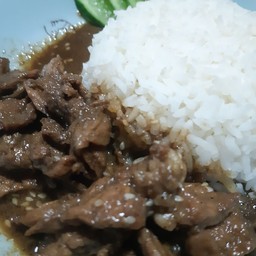 เนื้อโคขุนผัดซอสเกาหลีราดข้าว