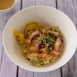 บะหมี่+เกี๊ยว (แห้ง) หมูกรอบ