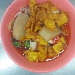 ก๋วยเตี๋ยวไก่ตุ๋นมะระ หน้าตลาดศูนย์