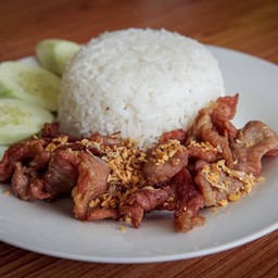 ข้าวหมูทอดกระเทียม