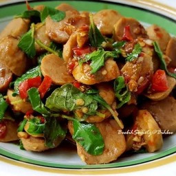 กระเพราลูกชิ้น