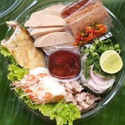 ยำขนมจีน by เด็กดอย หน้าวัดพระเงิน