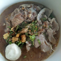 ก๋วยเตี๋ยวรวมหมูต้มยำ