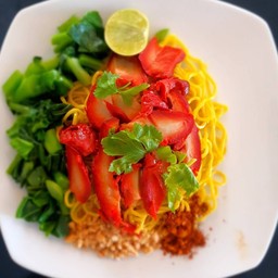 บะหมี่เกี๊ยวหมูแดงเจ