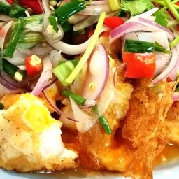 ยำไข่ดาวกรอบ