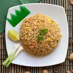 SALMON FRIED RICE ข้าวผัดแซลมอน