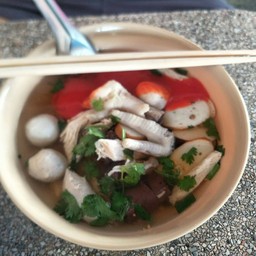 ก๋วยเตี๋ยวไก่พี่เปิ้ล