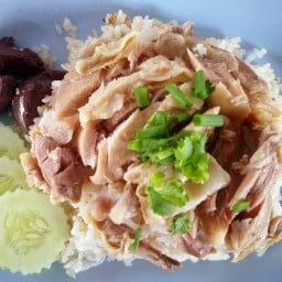 ชายสี่ บะหมี่เกี๊ยว ตลาดสดป่าไม้