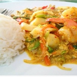 ผัดผงกระหรี่ทะเล