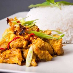 ผัดผงกระหรี่ไก่