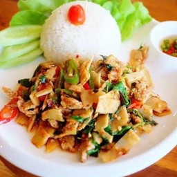 พริกแกงไก่หน่อไม้ดอง