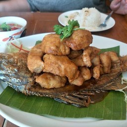 ปลากระพงราดน้ำปลา