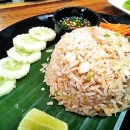 ข้าวผัดปลาเค็ม