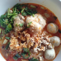 ก๋วยเตี๋ยวหมูต้มยำน้ำข้น