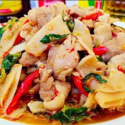 ข้าว กะเพราไก่หน่อไม้ดอง