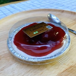 พายสตรอเบอร์รี่ Strawberry Cheese Pie ไซส์ M 250g.