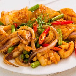 ข้าว ทะเลรวมผัดเครื่องแกงใต้(กุ้ง หมึก )