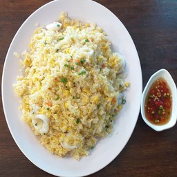 ข้าวผัดปลาหมึก  (L)