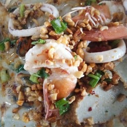 ก๋วยเตี๋ยวทะเลต้มยำ
