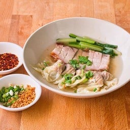 เกี๊ยวน้ำ-หมูกรอบ