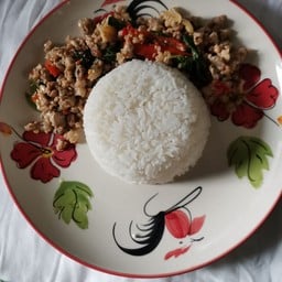 ผัดกะเพราแม่น้อง