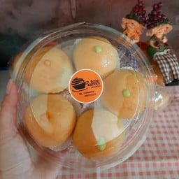 ขนมปังสังขยาไส้ทะลักรวม