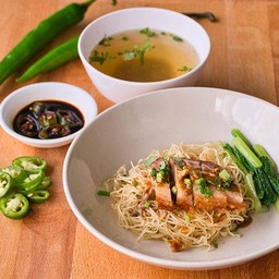 บะหมี่หมูกรอบ