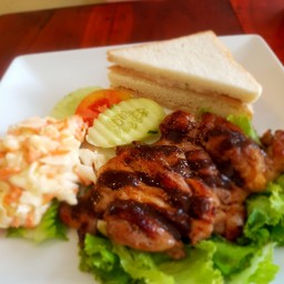 สเต็กหมูเเซนวิทโคลสลอว์