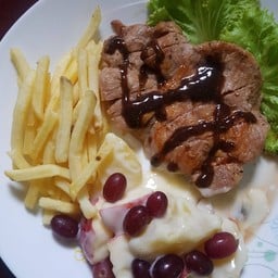 สเต็กหมูรัสเชี่ยนสลัดเฟนฟราย