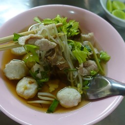 ก๋วยเตี๋ยวหมูตุ๋น พิเศษ