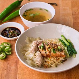 บะหมี่เกี๊ยว-หมูกรอบ