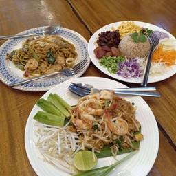 ผัดไทยกุ้งสด