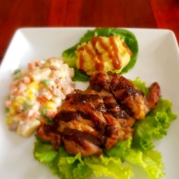 สเต็กหมูมันบดสลัดทูน่า