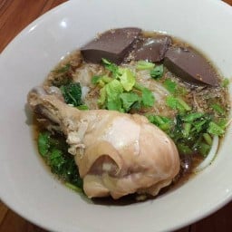 เจ๊จี๋ ก๋วยเตี๋ยวหมูตุ๋น-ไก่ตุ๋น วัดไผ่เงิน