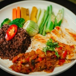 ข้าวไก่ย่างกับแจ่วมะเขือเทศ