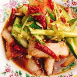 ตำแตงใส่คอหมูย่าง