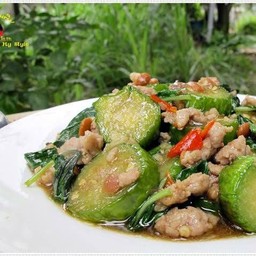 ผัดมะเขือยาวหมูสับราดข้าว