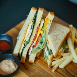 ใต้ถุนคลับแซนวิช