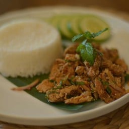 ข้าวยำสันคอหมูน้ำตก