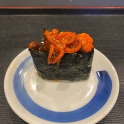 ซูชิหน้าปลาหมึกสามรส
