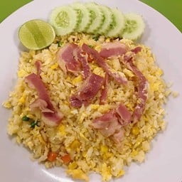 ข้าวผัดเบคอน