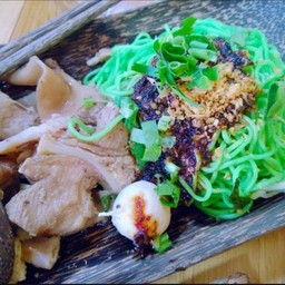 บะหมี่หยกแห้ง นุ่ม ตับ ตีนไก่ ตุ๋น ลูกชิ้น