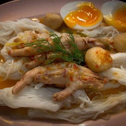 ขนมจีนน้ำยา ขาไก่ +ไข่ยางมะตูม