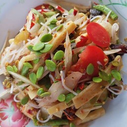 ส้มตำและไก่ย่าง