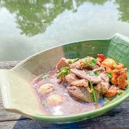 ร้านก๋วยเตี๋ยวเรือแม่พรริมน้ำ วิหารพระมงคลบพิตร