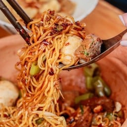 ร้านก๋วยเตี๋ยวเรือหม้อดินนายกร สาขา269 Btsเคหะ-ฟาร์มจระเข้