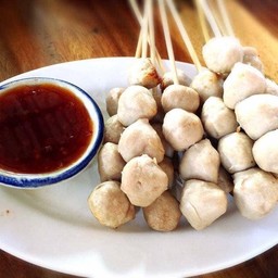 ลูกชิ้นหมูปิ้ง ไม้ละ12฿